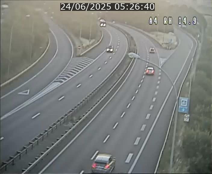 Traffic live webcam Luxembourg Leudelange - A4 - BK 4.9 - direction Luxembourg