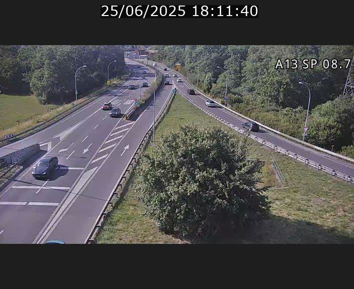 Traffic live webcam Luxembourg Jonction Lankelz - A13 direction Pétange - BK 8.7 