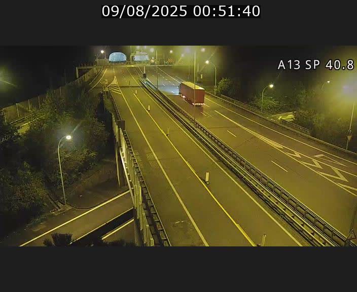 Webcam avec vue sur l'entrée côté allemand du tunnel Markusbierg à Schengen. Vue orientée vers le tunnel et Bettembourg
