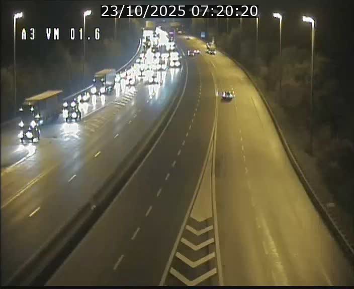 Traffic live webcam Luxembourg - Croix de Gasperich - A3 - BK 1.6 - direction France/Aire de Berchem