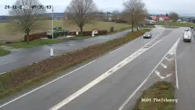 Webcam de surveillance sur D604 (France) à Phalsbourg, cadrée vers Phalsbourg, proposant une information routière utile aux déplacements quotidiens.