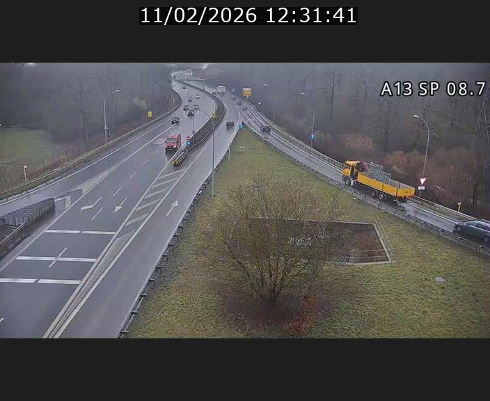 Traffic live webcam Luxembourg Jonction Lankelz - A13 direction Pétange - BK 8.7