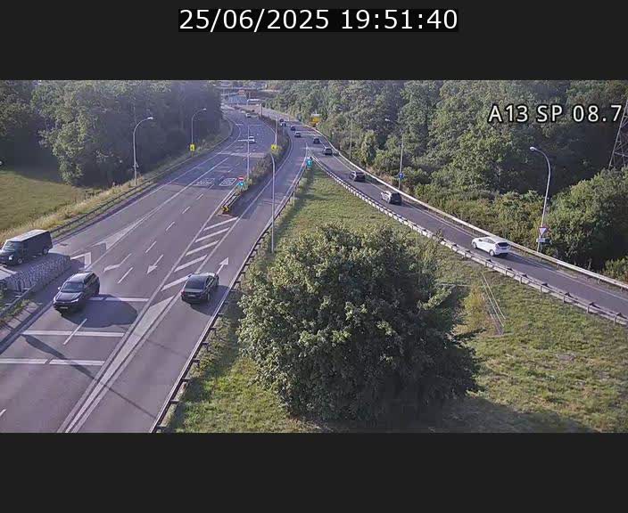 Traffic live webcam Luxembourg Jonction Lankelz - A13 direction Pétange - BK 8.7 
