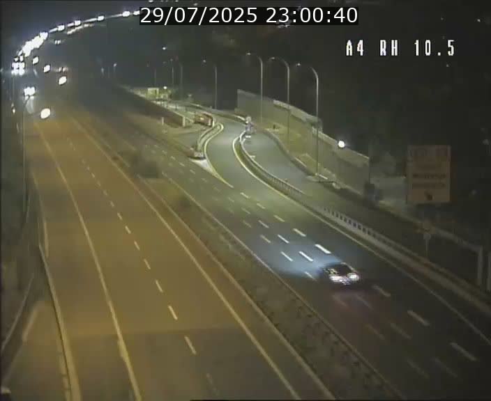 Traffic live webcam Luxembourg Pontpierre - A4 - BK 10.5 - direction Luxembourg