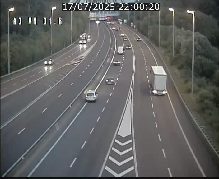 Traffic live webcam Luxembourg - Croix de Gasperich - A3 - BK 1.6 - direction France/Aire de Berchem