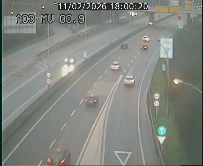Traffic live webcam Luxembourg Croix de Gasperich - A3 - BK 0.4 - direction Luxembourg