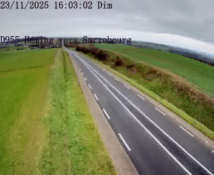 Caméra routière située sur D955 (France) à Heming, orientée vers Sarrebourg, surveillant en continu la circulation locale et régionale.