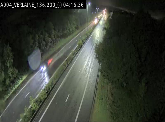 Webcam sur l'E411 à hauteur du pont surplombant la N40, à proximité de la sortie 26 Verlaine - Libramont-Chevigny. Vue orientée vers Namur