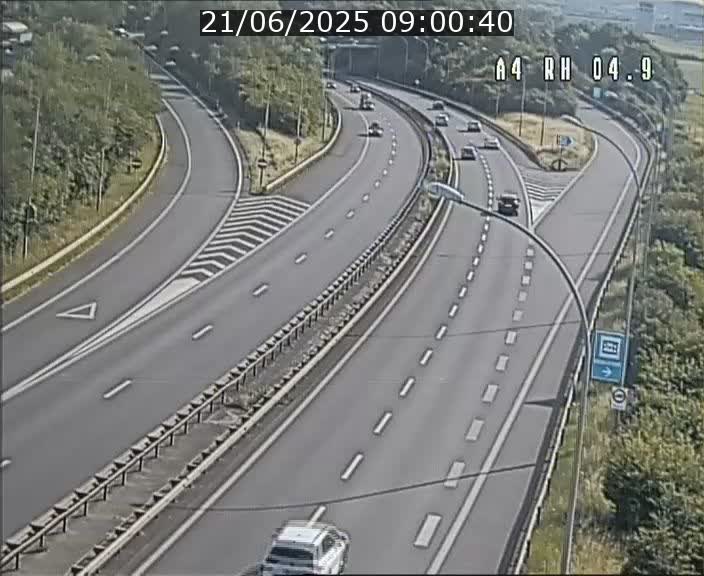 Traffic live webcam Luxembourg Leudelange - A4 - BK 4.9 - direction Luxembourg