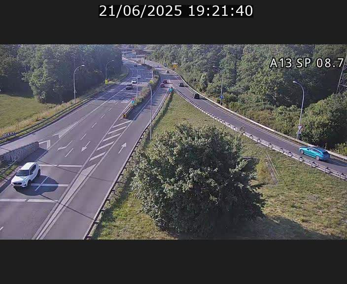 Traffic live webcam Luxembourg Jonction Lankelz - A13 direction Pétange - BK 8.7 