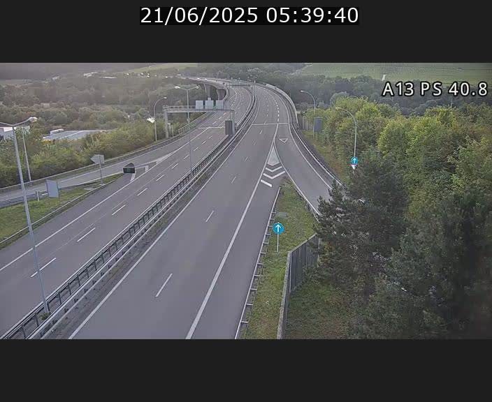 Webcam autoroute A13 à la sortie est du tunnel Markusbierg à Schengen. Vue sur le pont de la Moselle, vers l'Allemagne