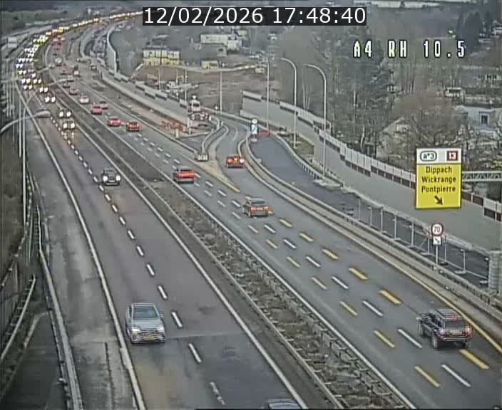 Traffic live webcam Luxembourg Pontpierre - A4 - BK 10.5 - direction Luxembourg