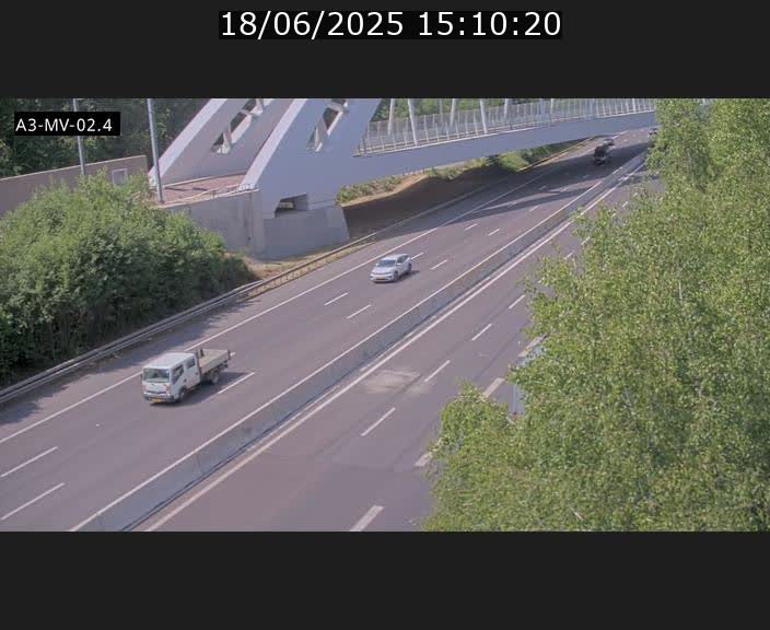 Webcam autoroute de la France (A3) au Luxembourg à Fentange, à proximité de la Croix de Gasperich. Vue orientée vers la Cloche d'Or