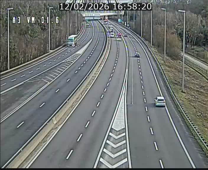 Traffic live webcam Luxembourg - Croix de Gasperich - A3 - BK 1.6 - direction France/Aire de Berchem