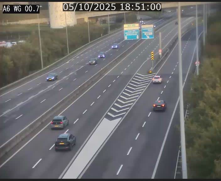 Traffic live webcam Luxembourg Croix de Cessange - A6 - BK 0.7 - direction A3 France
