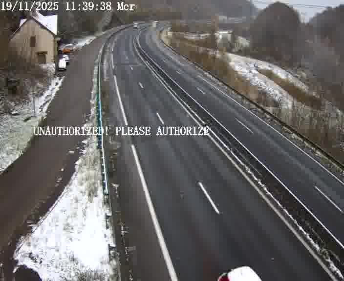 Webcam sur la D910 située dans la Côte des 4 vents. Vue orientée vers le bas, vers Saint-Avold.