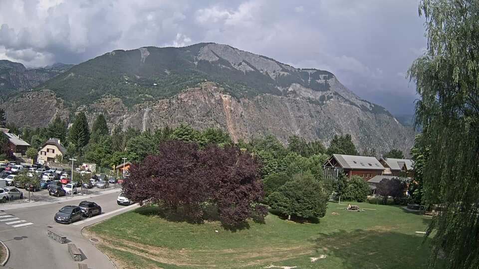 Webcam au niveau de la mairie du village du Bourg d'Oisans, aux pieds de l'Alpe d'Huez et aux portes du parc des Écrins