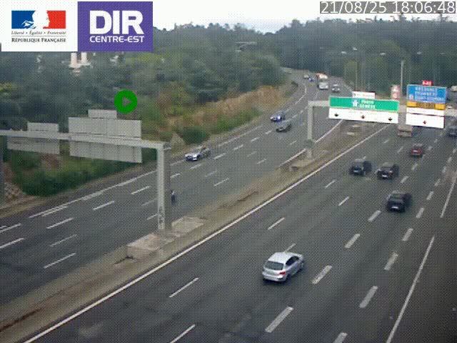 Caméra de circulation routière sur le boulevard périphérique Laurent Bonnevay de Lyon (D383) à hauteur de Bron, avant la jonction avec l'A43. Vue orientée vers l'échangeur