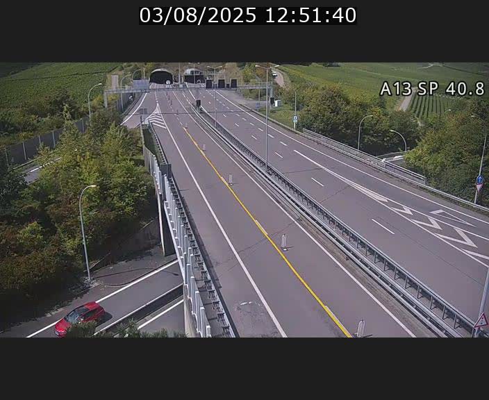 Webcam avec vue sur l'entrée côté allemand du tunnel Markusbierg à Schengen. Vue orientée vers le tunnel et Bettembourg