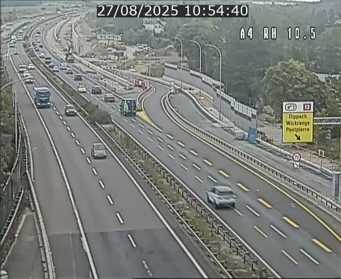 Traffic live webcam Luxembourg Pontpierre - A4 - BK 10.5 - direction Luxembourg