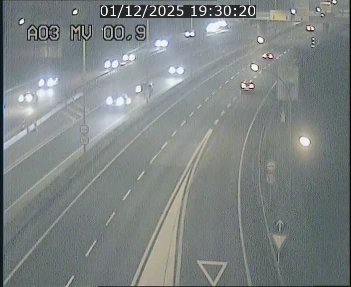 Traffic live webcam Luxembourg Croix de Gasperich - A3 - BK 0.4 - direction Luxembourg