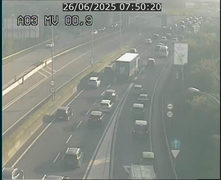Traffic live webcam Luxembourg Croix de Gasperich - A3 - BK 0.4 - direction Luxembourg