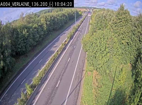 Webcam sur l'E411 à hauteur du pont surplombant la N40, à proximité de la sortie 26 Verlaine - Libramont-Chevigny. Vue orientée vers Namur