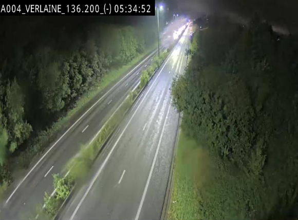 Webcam sur l'E411 à hauteur du pont surplombant la N40, à proximité de la sortie 26 Verlaine - Libramont-Chevigny. Vue orientée vers Namur