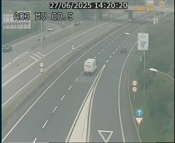Traffic live webcam Luxembourg Croix de Gasperich - A3 - BK 0.4 - direction Luxembourg