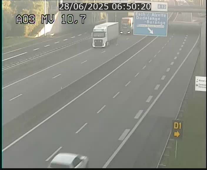 Traffic live webcam Luxembourg Croix de Bettembourg - A3 - BK 10.7 - direction France