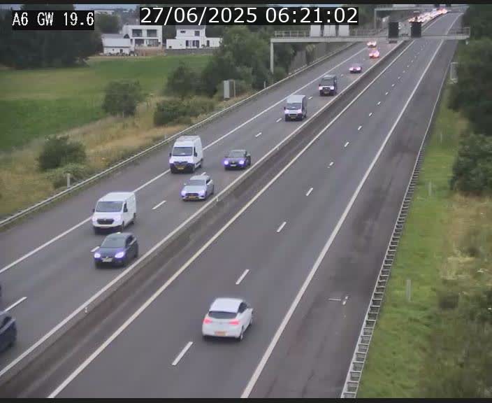 Traffic live webcam Luxembourg - Steinfort - A6 - BK 19.6 - direction Belgique