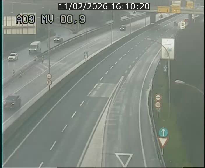 Traffic live webcam Luxembourg Croix de Gasperich - A3 - BK 0.4 - direction Luxembourg