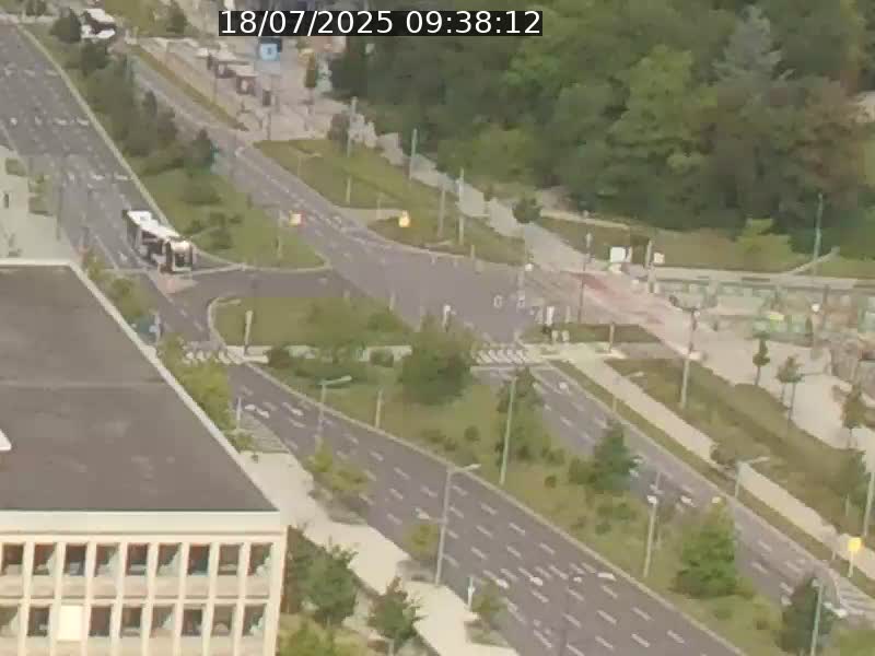 Webcam sur l'avenue John Fitzgerald Kennedy (N51) avec vue sur le Pont rouge (Pont Grande Duchesse Charlotte), l'arrêt Pfaffenthal et l'entrée du quartier Kirchberg