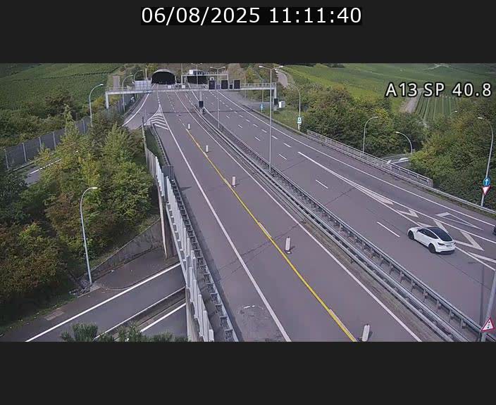 Webcam avec vue sur l'entrée côté allemand du tunnel Markusbierg à Schengen. Vue orientée vers le tunnel et Bettembourg