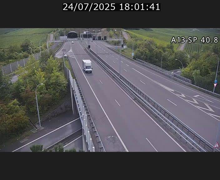 Webcam avec vue sur l'entrée côté allemand du tunnel Markusbierg à Schengen. Vue orientée vers le tunnel et Bettembourg