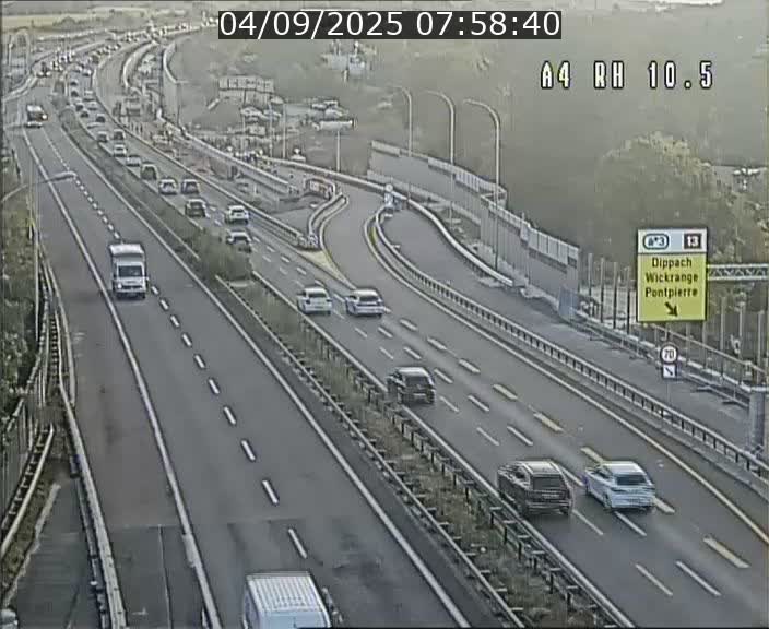 Traffic live webcam Luxembourg Pontpierre - A4 - BK 10.5 - direction Luxembourg