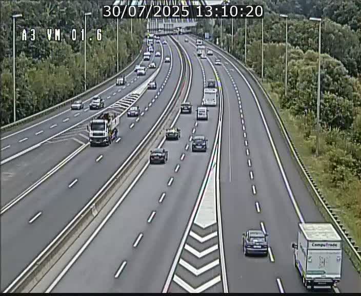 Traffic live webcam Luxembourg - Croix de Gasperich - A3 - BK 1.6 - direction France/Aire de Berchem
