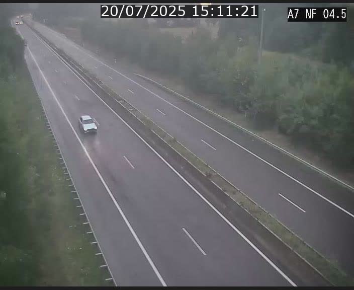 Caméra autoroute Luxembourg A7 - Passage à gibier Rëngelbour - direction Tunnel Grouft