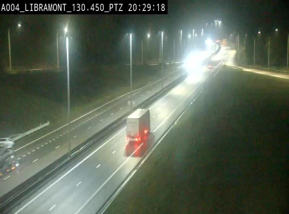 Webcam E411 à hauteur de la sortie 25 de Libramont menant vers Bouillon, Sedan et Reims via la N89. Vue orientée vers Bruxelles