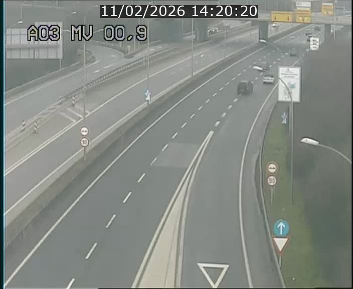 Traffic live webcam Luxembourg Croix de Gasperich - A3 - BK 0.4 - direction Luxembourg