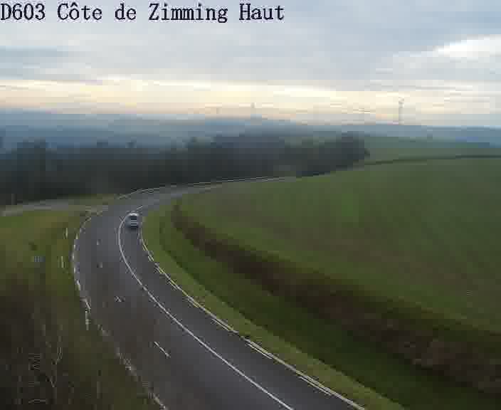 Webcam sur la D603 située en haut de la Côte de Zimming. Vue orientée vers Saint-Avold.