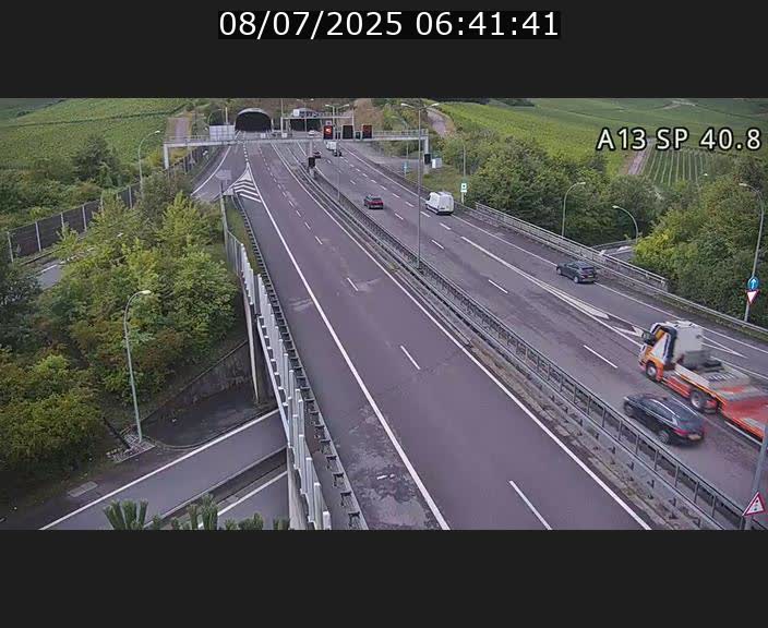 Webcam avec vue sur l'entrée côté allemand du tunnel Markusbierg à Schengen. Vue orientée vers le tunnel et Bettembourg