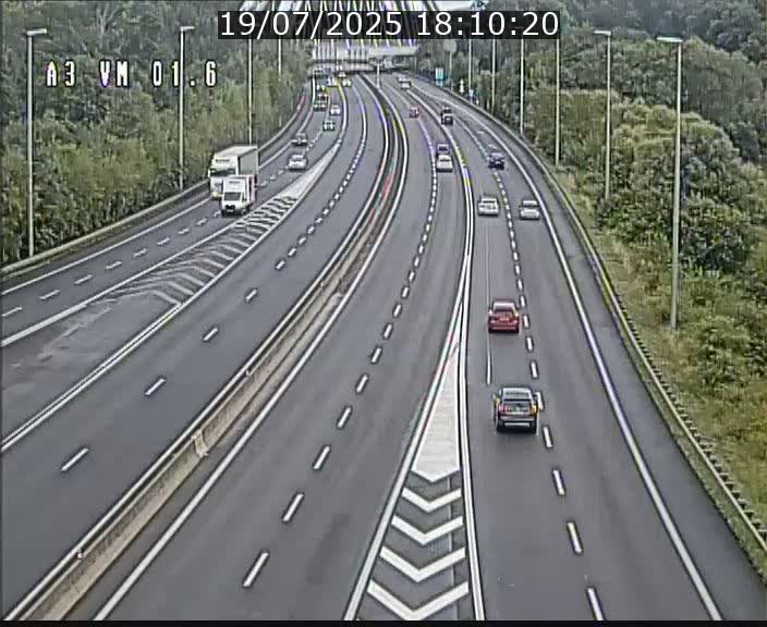 Traffic live webcam Luxembourg - Croix de Gasperich - A3 - BK 1.6 - direction France/Aire de Berchem