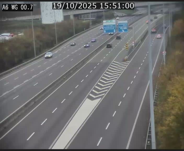 Traffic live webcam Luxembourg Croix de Cessange - A6 - BK 0.7 - direction A3 France