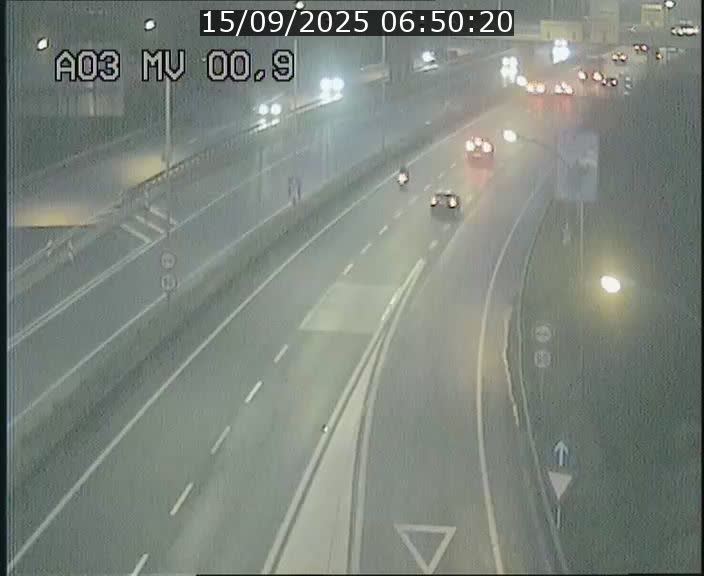 Traffic live webcam Luxembourg Croix de Gasperich - A3 - BK 0.4 - direction Luxembourg
