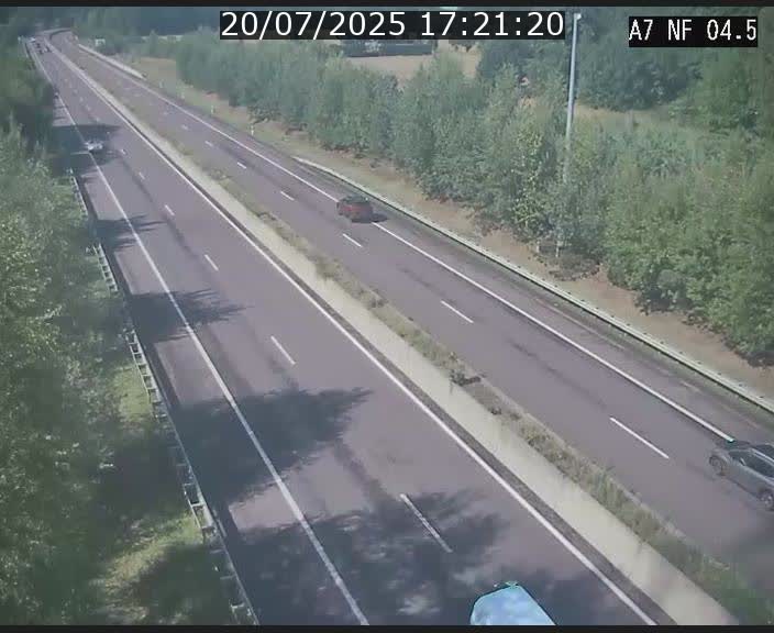 Caméra autoroute Luxembourg A7 - Passage à gibier Rëngelbour - direction Tunnel Grouft