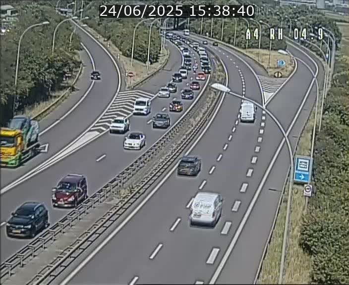 Traffic live webcam Luxembourg Leudelange - A4 - BK 4.9 - direction Luxembourg