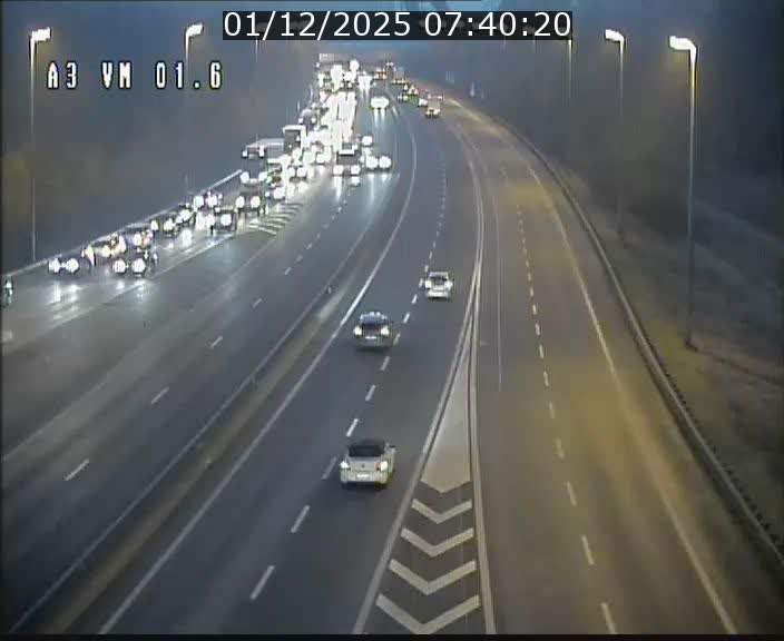 Traffic live webcam Luxembourg - Croix de Gasperich - A3 - BK 1.6 - direction France/Aire de Berchem