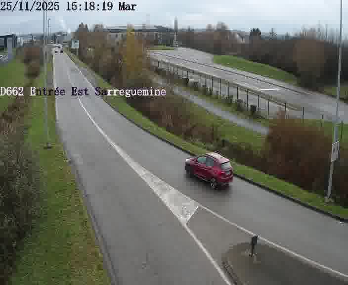 Point de vue trafic déployé sur D662 (France) à Sarreguemines, regardant vers Sarreguemines, aidant conducteurs et services à anticiper les flux.