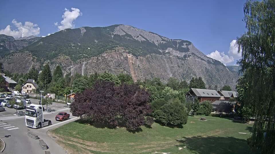 Webcam au niveau de la mairie du village du Bourg d'Oisans, aux pieds de l'Alpe d'Huez et aux portes du parc des Écrins